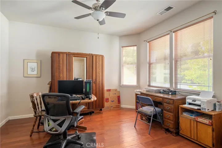 Extra room for formal dining or office