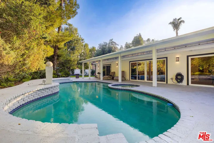 3914 Braewood Court, Tarzana, California 91356