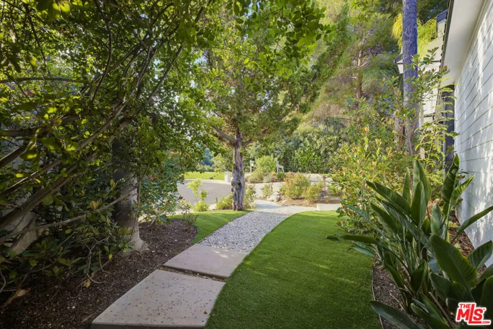 3914 Braewood Court, Tarzana, California 91356