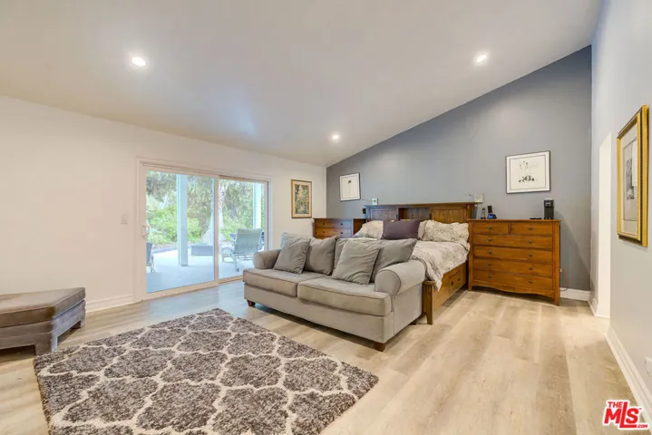3914 Braewood Court, Tarzana, California 91356