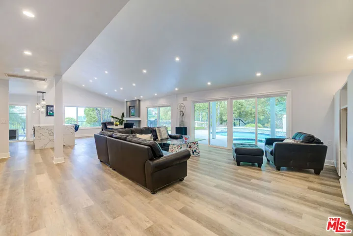 3914 Braewood Court, Tarzana, California 91356