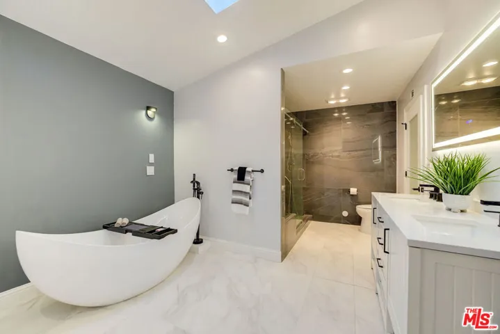 3914 Braewood Court, Tarzana, California 91356