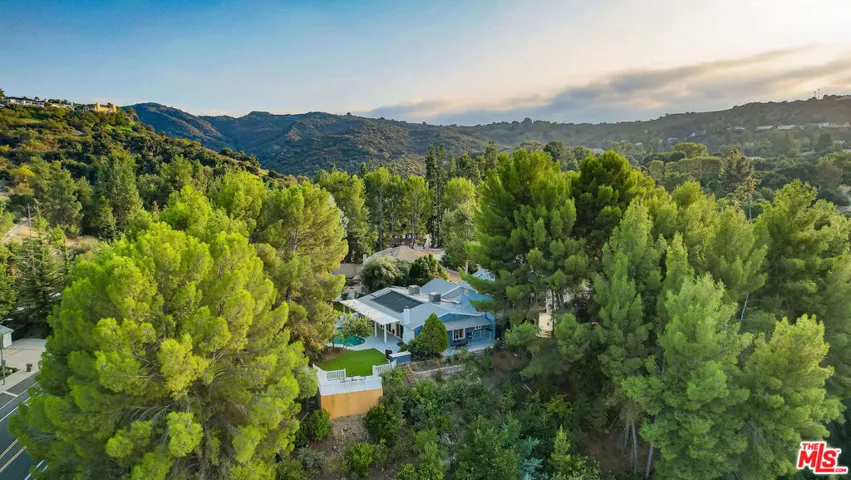 3914 Braewood Court, Tarzana, California 91356