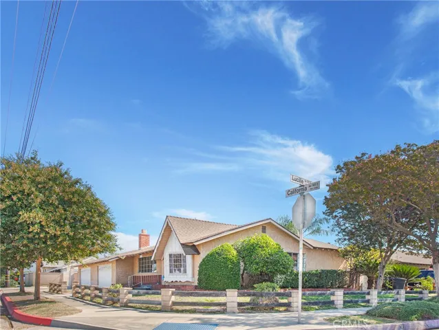 Fantastic corner lot measuring 8,878 sq ft.