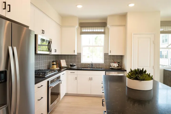 405 Omega Glen, Escondido, California 92025