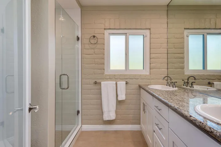 73304 Willow - Primary Bedroom Bathroom
