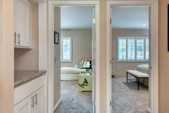 73304 Willow - Hallway