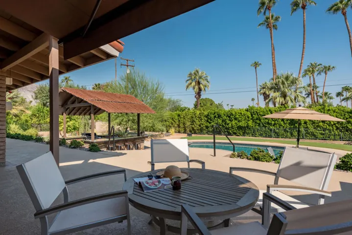 73304 Willow - Backyard Seating
