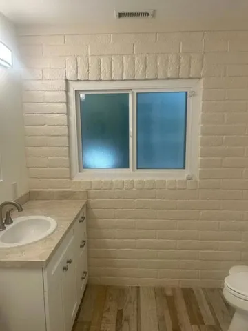 73304 Willow - Guest bath