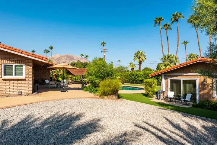 73304 Willow - Detached Casita Driveway