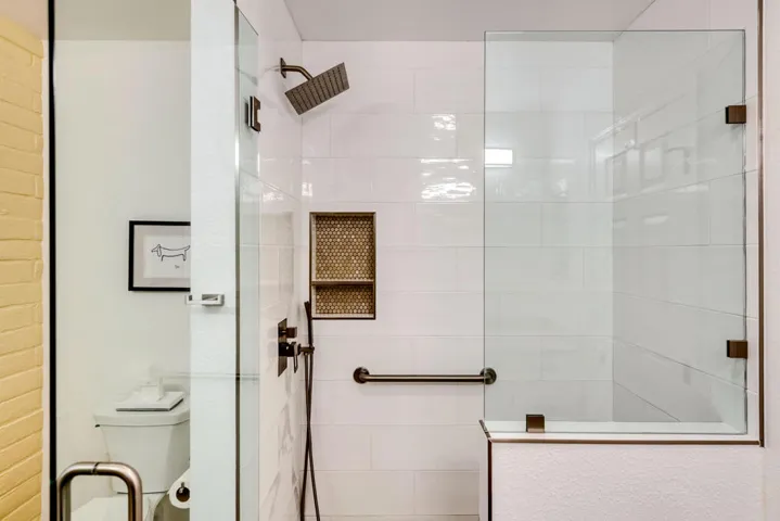 73304 Willow - Second Bathroom 2