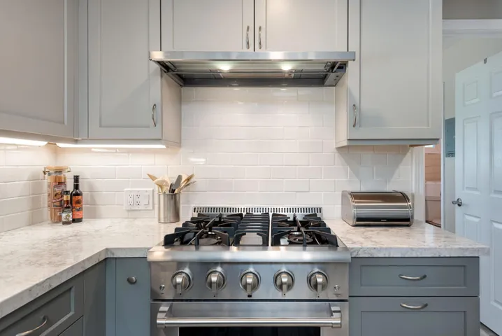 73304 Willow - Kitchen Stove