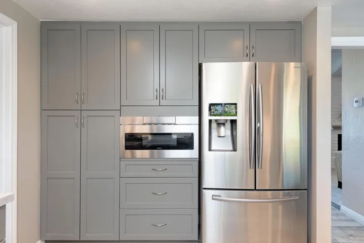 73304 Willow - Kitchen Fridge and Microw