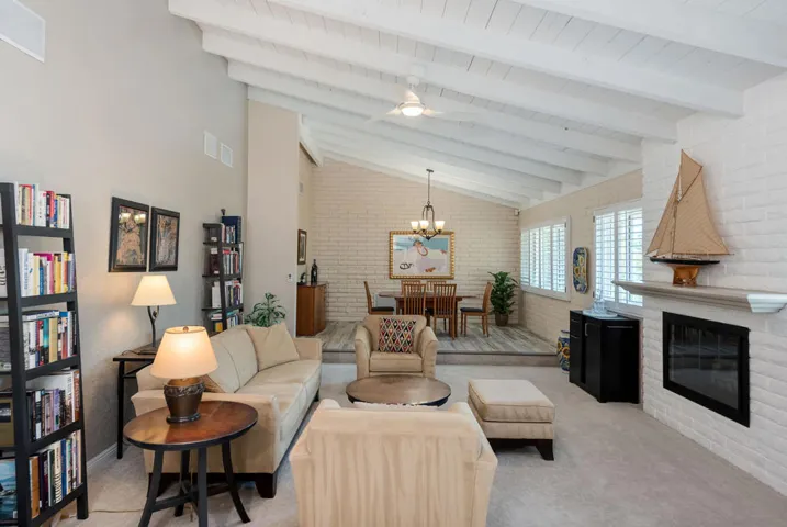 73304 Willow - Living Room