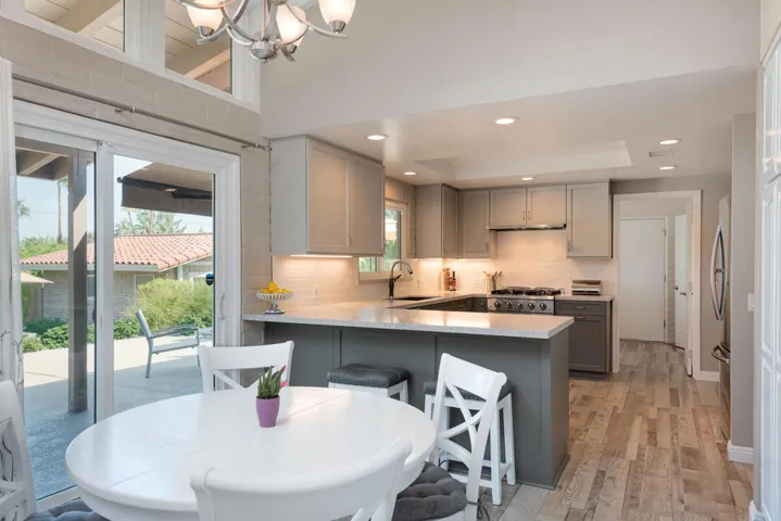 73304 Willow - Breakfast Nook