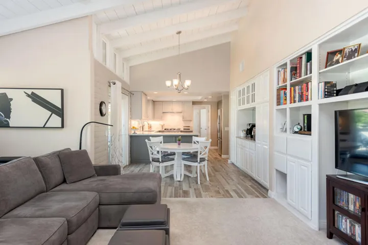 73304 Willow - Family Room and Kitchen