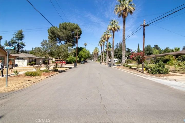 960 Chestnut Avenue, Redlands, California 92373