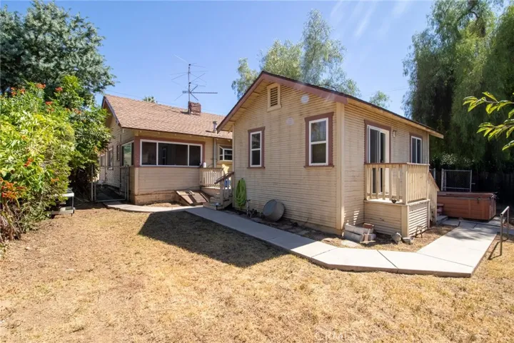 960 Chestnut Avenue, Redlands, California 92373
