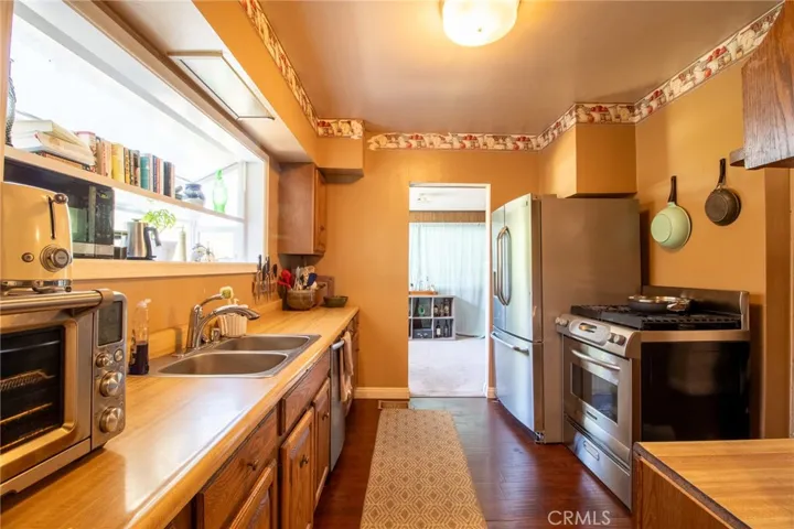 960 Chestnut Avenue, Redlands, California 92373