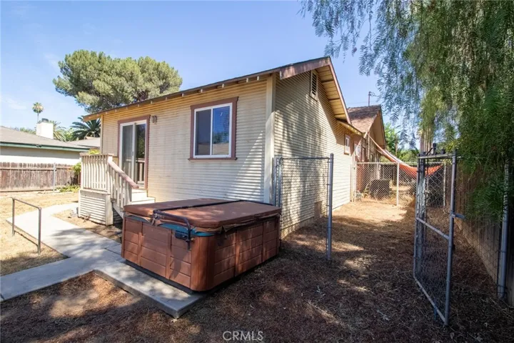 960 Chestnut Avenue, Redlands, California 92373