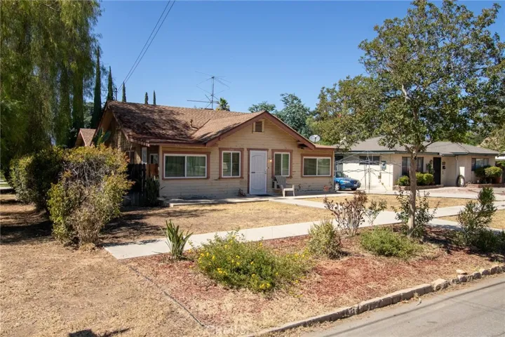 960 Chestnut Avenue, Redlands, California 92373