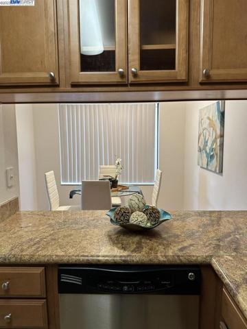 535 Woodside Oaks Unit 2, Sacramento, California 95825