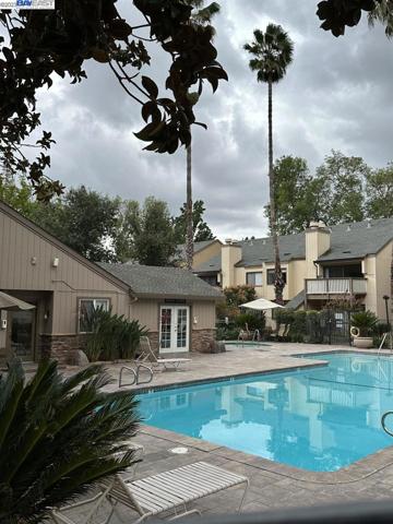 535 Woodside Oaks Unit 2, Sacramento, California 95825