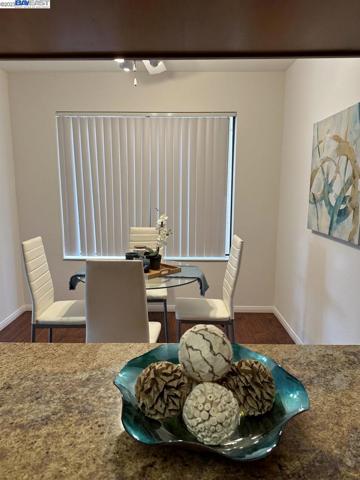 535 Woodside Oaks Unit 2, Sacramento, California 95825