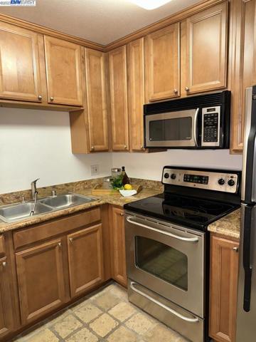 535 Woodside Oaks Unit 2, Sacramento, California 95825