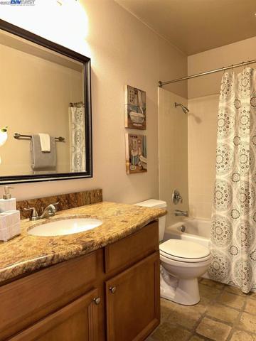 535 Woodside Oaks Unit 2, Sacramento, California 95825