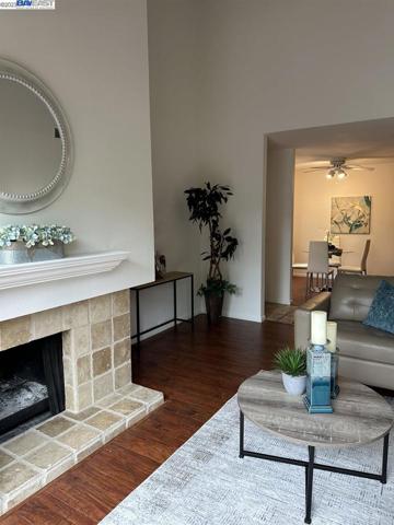 535 Woodside Oaks Unit 2, Sacramento, California 95825