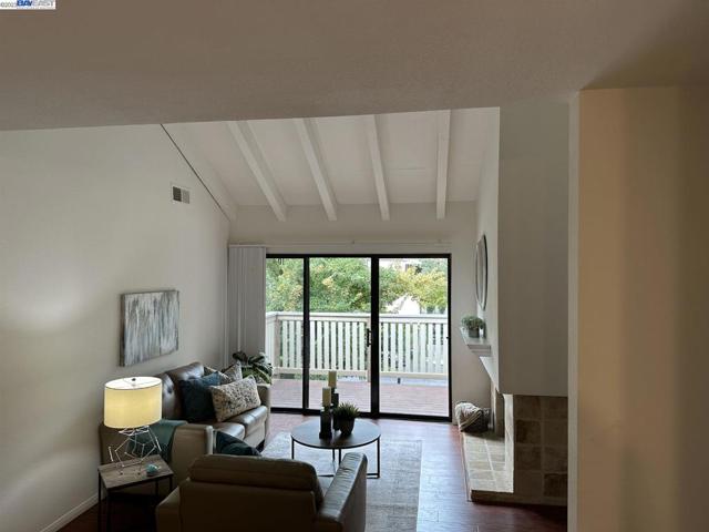 535 Woodside Oaks Unit 2, Sacramento, California 95825