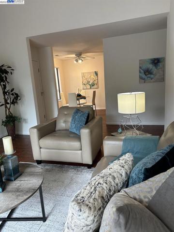 535 Woodside Oaks Unit 2, Sacramento, California 95825