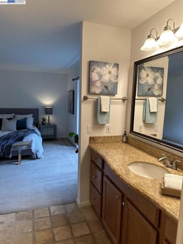 535 Woodside Oaks Unit 2, Sacramento, California 95825