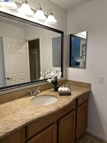 535 Woodside Oaks Unit 2, Sacramento, California 95825