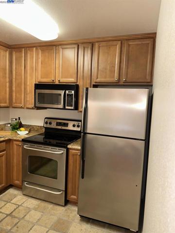 535 Woodside Oaks Unit 2, Sacramento, California 95825