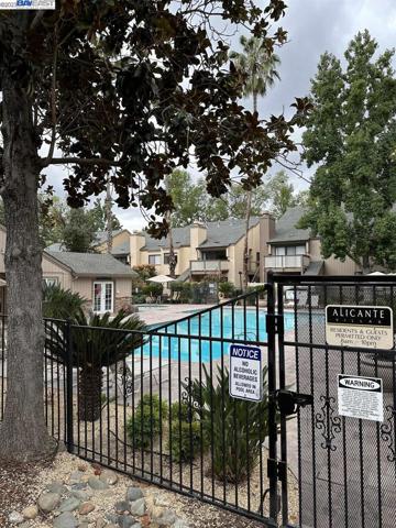 535 Woodside Oaks Unit 2, Sacramento, California 95825