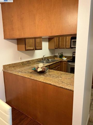 535 Woodside Oaks Unit 2, Sacramento, California 95825