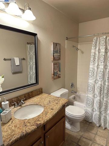 535 Woodside Oaks Unit 2, Sacramento, California 95825