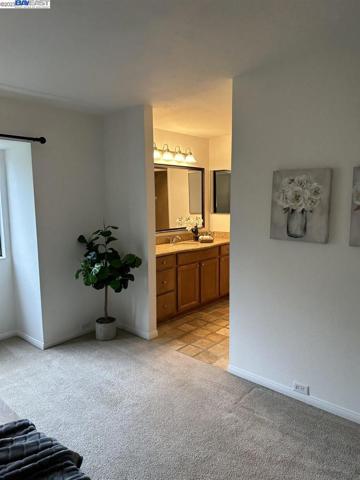 535 Woodside Oaks Unit 2, Sacramento, California 95825