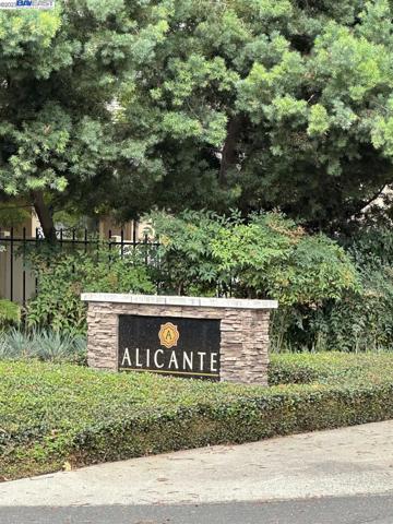 535 Woodside Oaks Unit 2, Sacramento, California 95825
