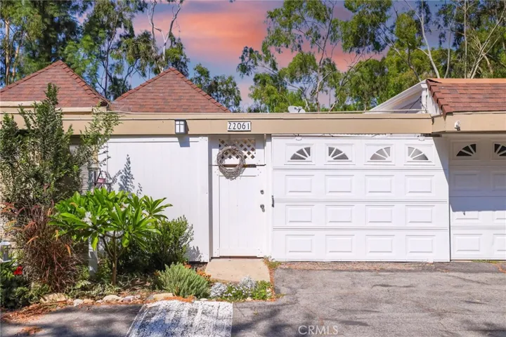 22061 Caminito Amor, Laguna Hills, California 92653