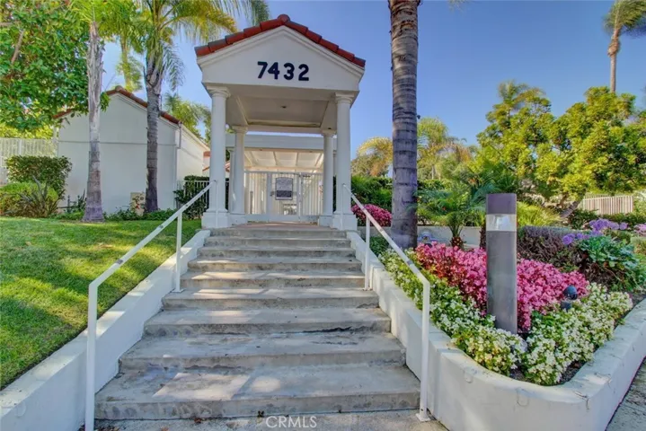 7402 Yellowtail Drive Unit 202, Huntington Beach, California 92648