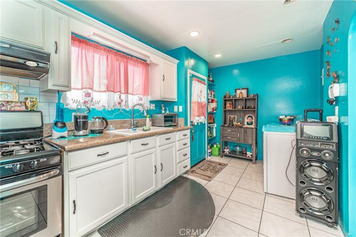 1502 W 65th Street, Los Angeles, California 90047