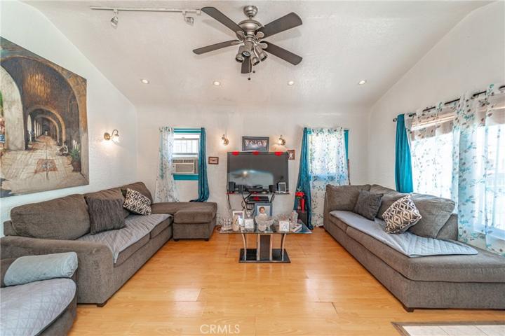 1502 W 65th Street, Los Angeles, California 90047