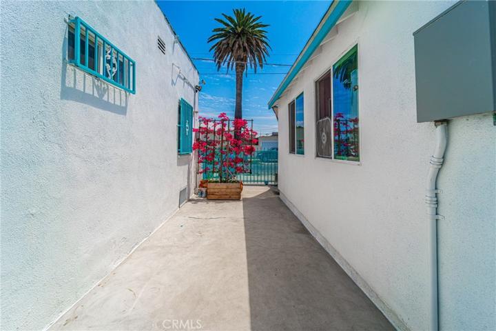 1502 W 65th Street, Los Angeles, California 90047