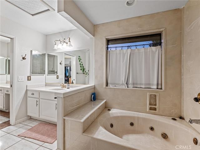 17053 Tiama Road, Apple Valley, California 92307