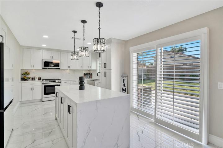858 Rock Ridge Court, Corona, California 92878