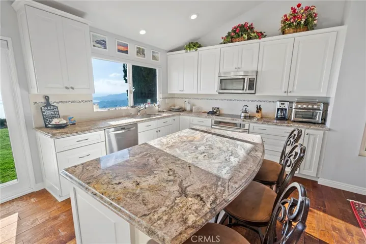 A Convection Range Top and gorgeous stone counters. Large Island for casual coffee or meals or great work space for preparing grand meals.