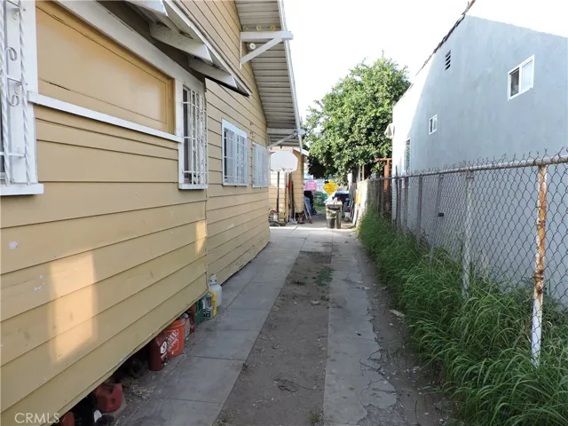 135 W 62nd Street, Los Angeles, California 90003